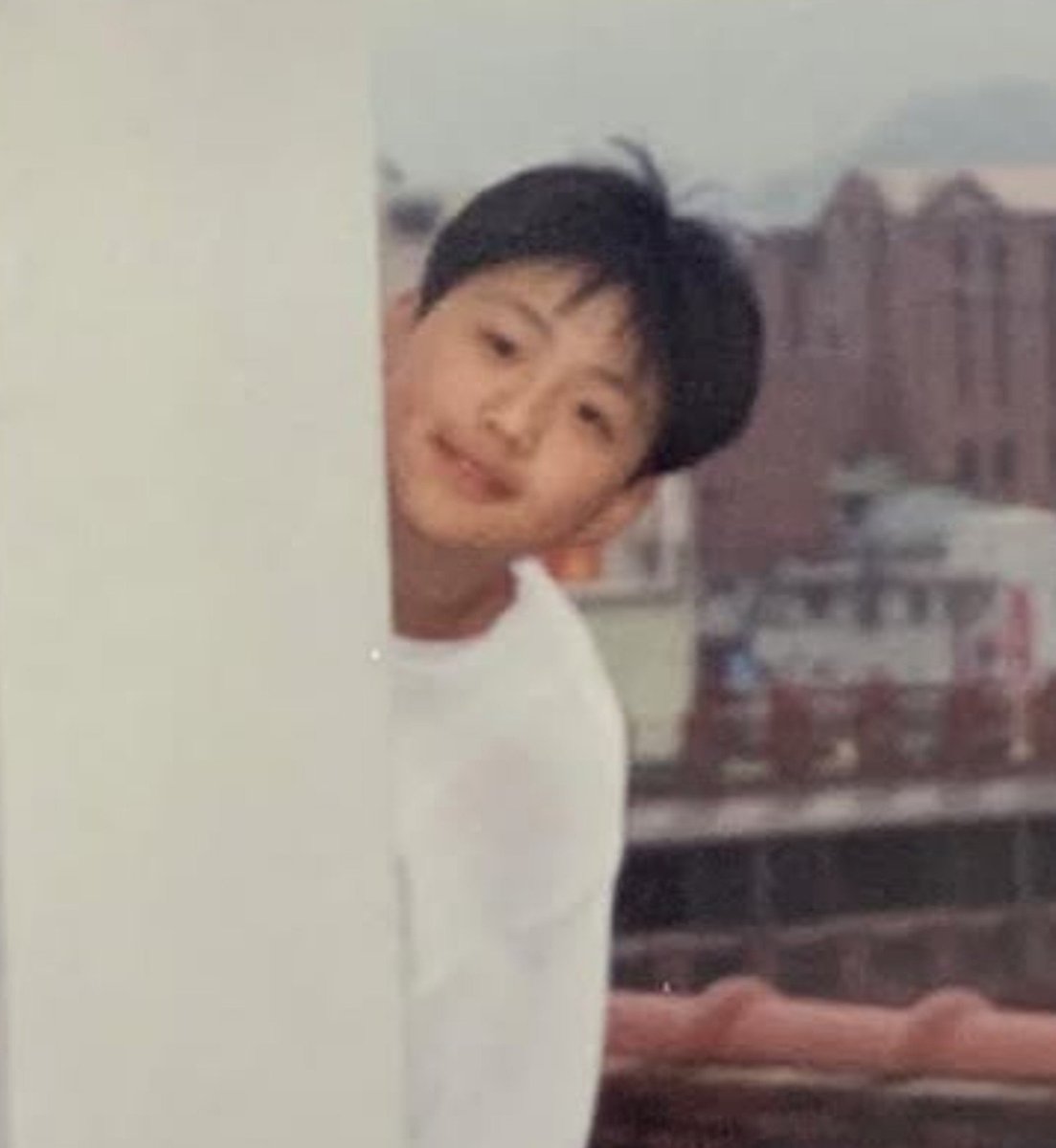 ae_xoxe's tweet photo. peeking~ https://t.co/ynRDya8yrm