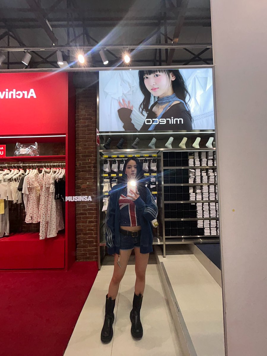 dekionyu's tweet photo. 260924 유온 IG

👚👜👖👀
# fyp # explore # ootd

#JELLYFISHNGG #YUON #유온 https://t.co/zsK6CHYcrx