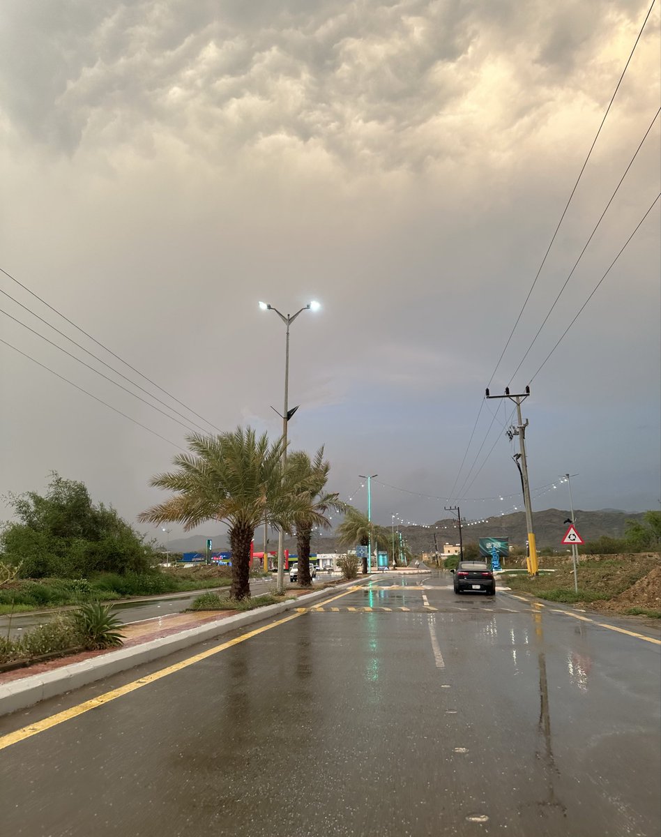 lam9__'s tweet photo. يعجبني سبتمبر شهر الامطار بالجنوب 
الناس معلقين على اغسطس بس https://t.co/vE9lBH6UZa