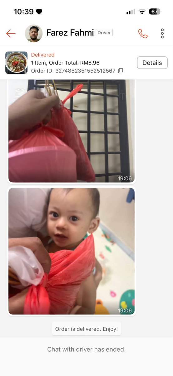 kamaghul's tweet photo. Lain macam rider ni hantar makanan sampai masuk dalam rumah. Siap pakej jaga anak sekali 😭 https://t.co/w2nKIN00aT