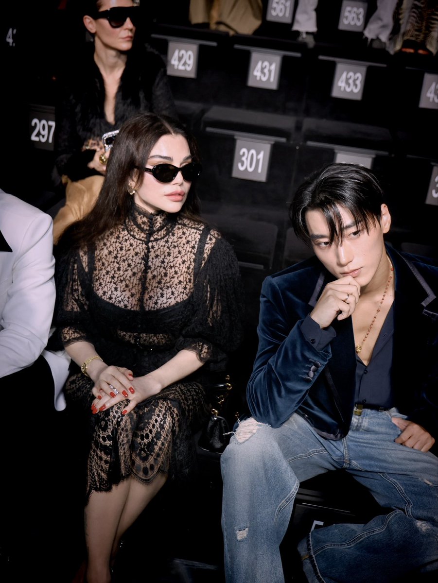 HaifaWehbe's tweet photo. Haifa Wehbe x Dolce Gabbana ❣️
#MilanFashionWeek #MFW 
  #최산 #에이티즈_최산  💙
@dolcegabbana #HaifaWehbe https://t.co/uV2qgGTJYo