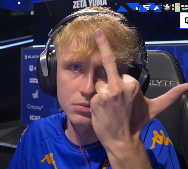 FNcompReport's tweet photo. This can't be allowed on LAN right? 😭 https://t.co/V31evIy0iE