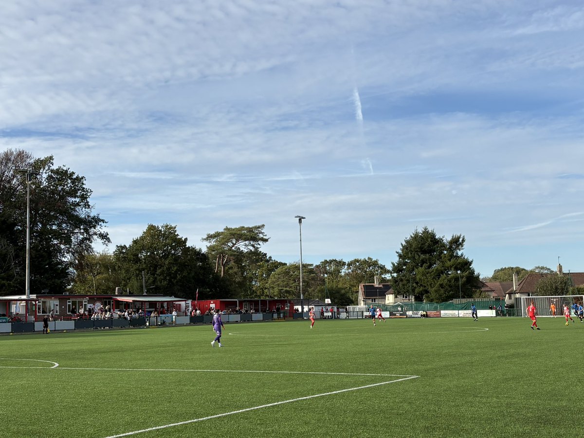 SteyningTown's tweet photo. A tight, competitive game today. We pushed for the equaliser in the 2nd half. Two great chances came and went &amp; the Oaks scored a second at the death

A good performance but taking the few chances that come your way was the difference

Congrats to @SevenoaksTownFC on their win https://t.co/S1Ejo9pkBF
