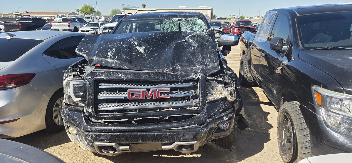 SanDiegoMatty's tweet photo. @GMC can you tell me how my airbags didnt go off, I use to be a die hard GM guy but after this https://t.co/9Voo2xNF63