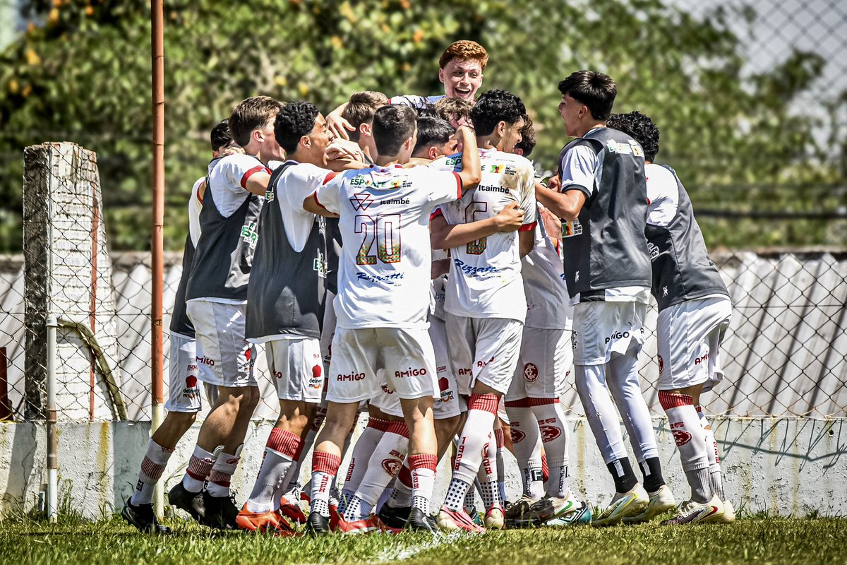 intersmoficial's tweet photo. Goleada na estreia da Copa Regional 🇦🇹

Na estreia da Copa Regional Sub-17, o Inter SM goleou o São Borja, na Baixada, pelo placar de 4 a 0.

⚽️ Gols do Alvirrubro: Ricardo, Luiz Brollo, Henrique e Luan

📸 Renata Medina / Inter SM https://t.co/5UcF1wTMJz