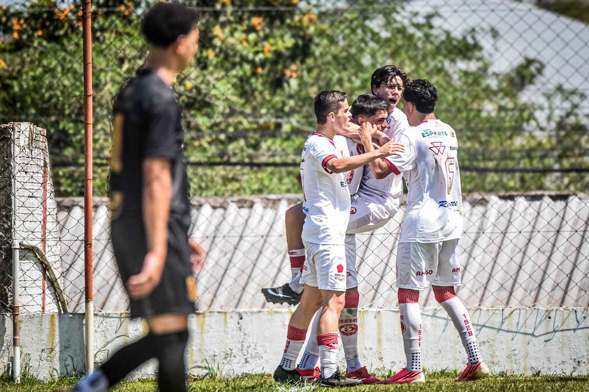 intersmoficial's tweet photo. Goleada na estreia da Copa Regional 🇦🇹

Na estreia da Copa Regional Sub-17, o Inter SM goleou o São Borja, na Baixada, pelo placar de 4 a 0.

⚽️ Gols do Alvirrubro: Ricardo, Luiz Brollo, Henrique e Luan

📸 Renata Medina / Inter SM https://t.co/5UcF1wTMJz