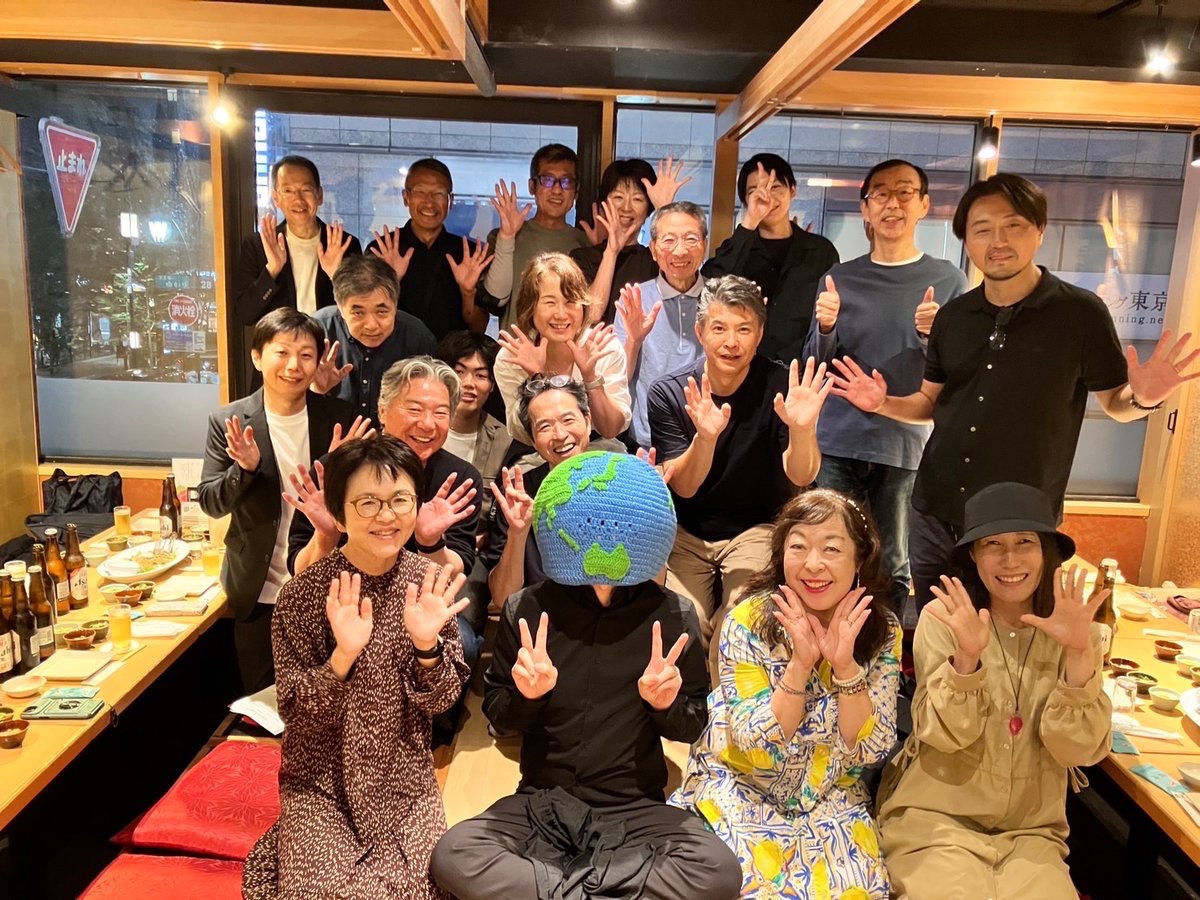 ChangingSchool's tweet photo. 昨日は際立って成果を出された受講生7名と焼肉会、本日は無料ワーク会andオフ会(andVIP会)おそらく世界でここでしか聞けないような驚きの貴重な話(誇張なくww)のシェアがありました😳 https://t.co/2PvuTN5ipG