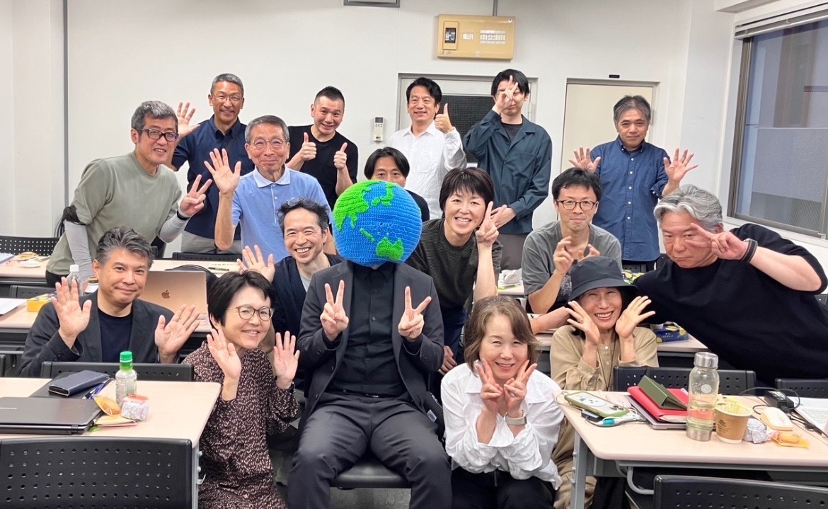 ChangingSchool's tweet photo. 昨日は際立って成果を出された受講生7名と焼肉会、本日は無料ワーク会andオフ会(andVIP会)おそらく世界でここでしか聞けないような驚きの貴重な話(誇張なくww)のシェアがありました😳 https://t.co/2PvuTN5ipG