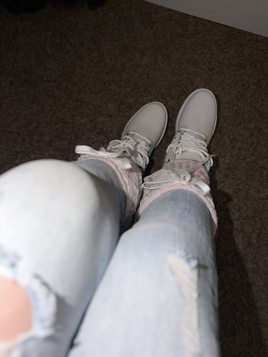 findumb4amanda's tweet photo. I <3 endlessly triggering boys with an uncontrollable foot fetish &amp; an achy wallet https://t.co/TflDNXkXkG