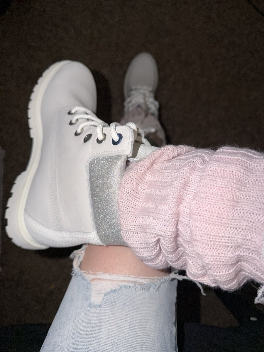 findumb4amanda's tweet photo. I <3 endlessly triggering boys with an uncontrollable foot fetish &amp; an achy wallet https://t.co/TflDNXkXkG