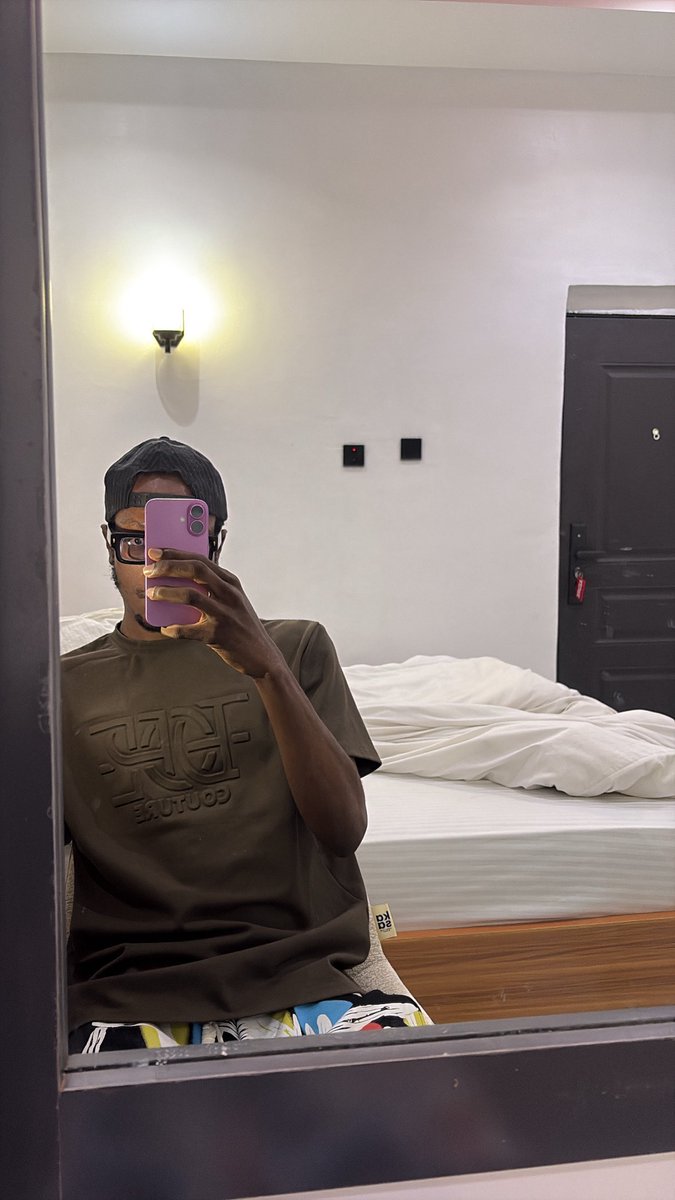 _pauliegee's tweet photo. niqqas go just dey use “clothing brand” dey launder money
polo wey i wear here na N6,500 btw, the jean is 10k, and the shoe is 20k and it’s way better than whatever rag he wore there https://t.co/5TINWgS7zQ