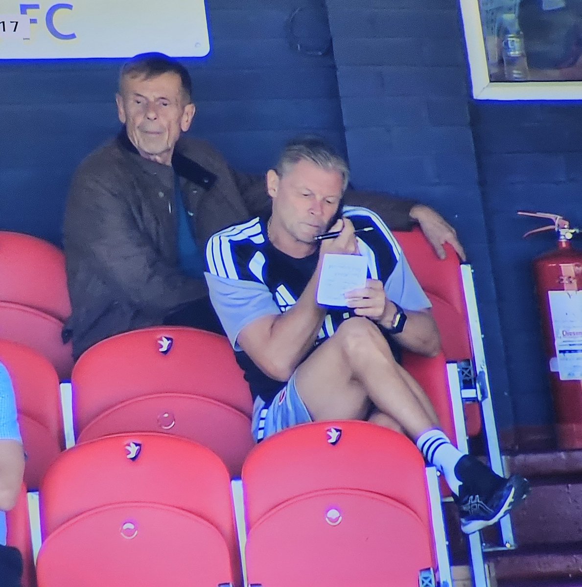 Kozzy78's tweet photo. Holloway sat up in the stands with Cotterill today.

.....Lofty Holloway, that is. https://t.co/okAPIo7ZAC