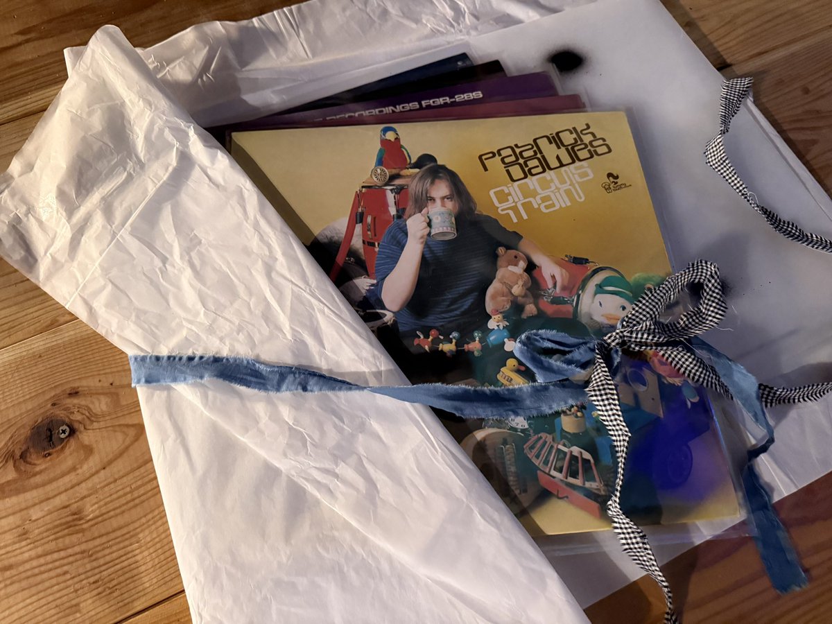 96tears__'s tweet photo. Desperate living からレコードが届いた☆★いつもありがとうございます😊その中でもO.S.T / Derek Jerman’s The Last Of England サウンドトラック
終始不穏で暗い音がすご〜い好み◎ https://t.co/n63Dtjs9W8