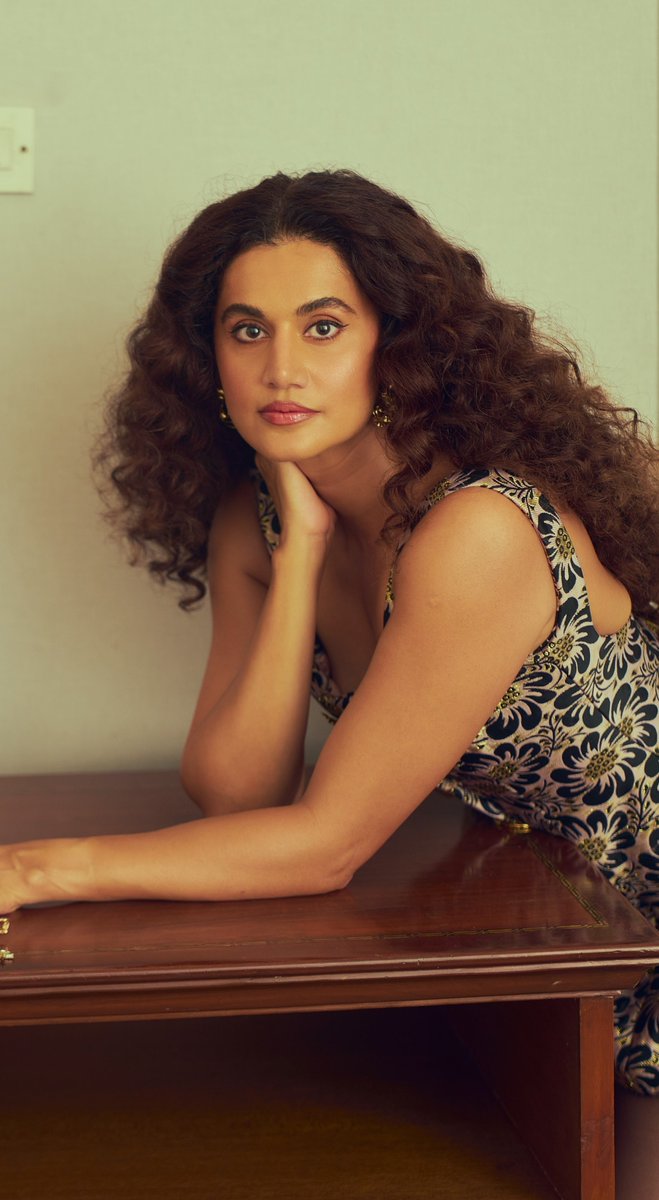 INDACTRESSPIC's tweet photo. Retro glam, modern edge. Vintage curls never miss. ✨💇‍♀️ #TaapseePannu https://t.co/eacfxCMrA6