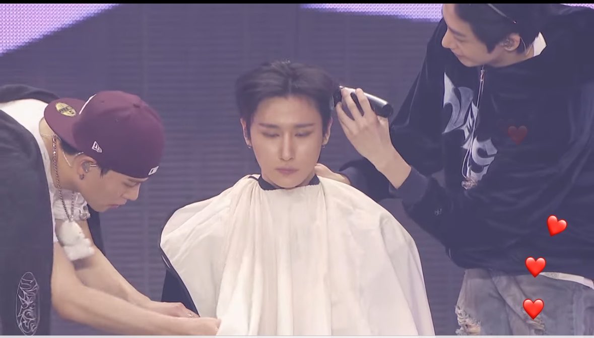 _imnamego5rae's tweet photo. congratulations to monsta x for being the first group that create trauma bonding live on stage with their fans https://t.co/73T3G60qVQ