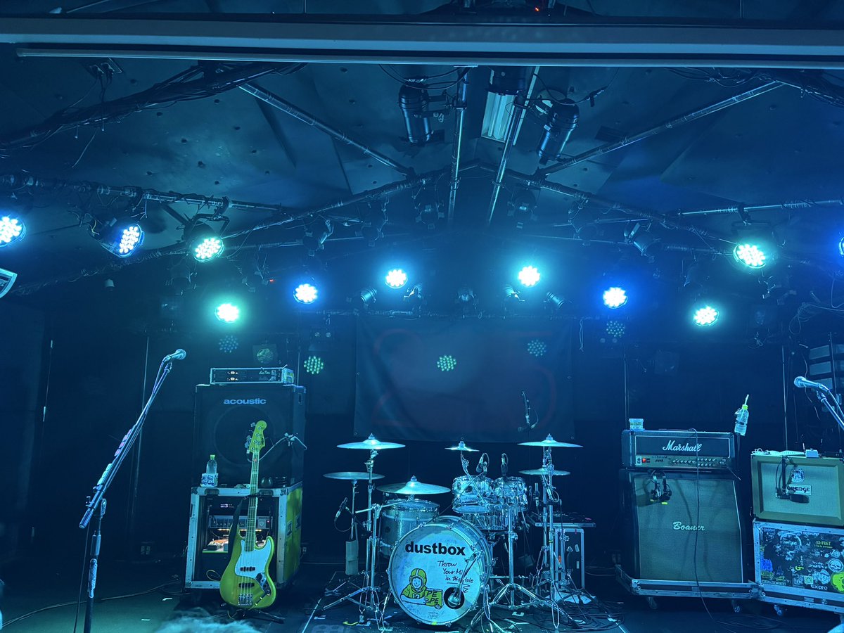 giraffebull's tweet photo. ハワイダストからしか得られないエネルギーって絶対あるわ
Kazoo hall 25周年おめでと！
#dustbox 
#HAWAIIAN6 
#HOPES https://t.co/RwwstNoHSy