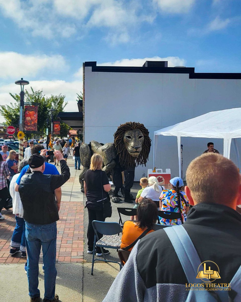 LogosTheatre's tweet photo. #AslanisontheMove in Downtown Branson!

Today we'll be back with another puppet from #TheLiontheWitchandtheWardrobe for another demonstration and pictures, 10AM-12PM (CDT)

This show is happening in Branson, MO until Dec 19! Tickets: https://t.co/cW0WgGG2Ew

#NarniaOnTour https://t.co/t8Cc8V2uRb