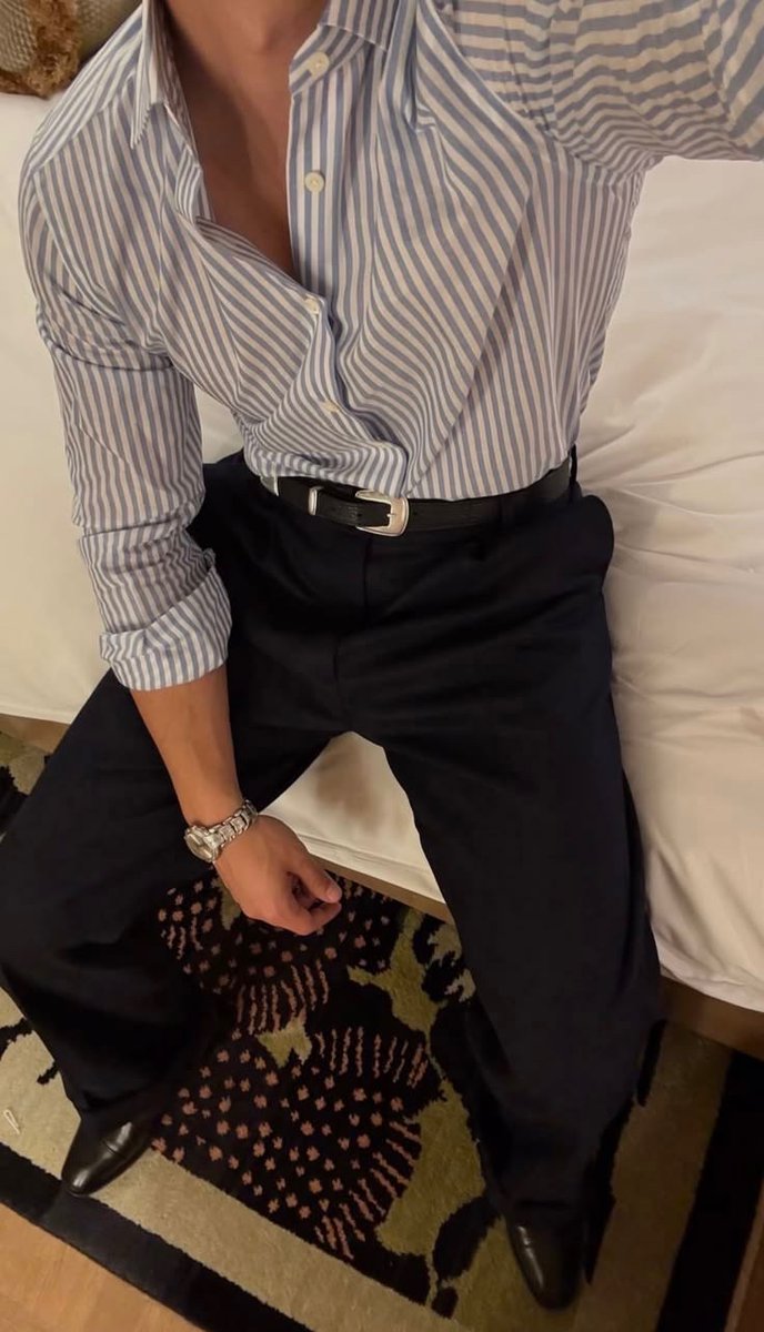 Dea_rMindset's tweet photo. Buy fewer clothes. Learn how to wear them better. https://t.co/qGJUIyPC04