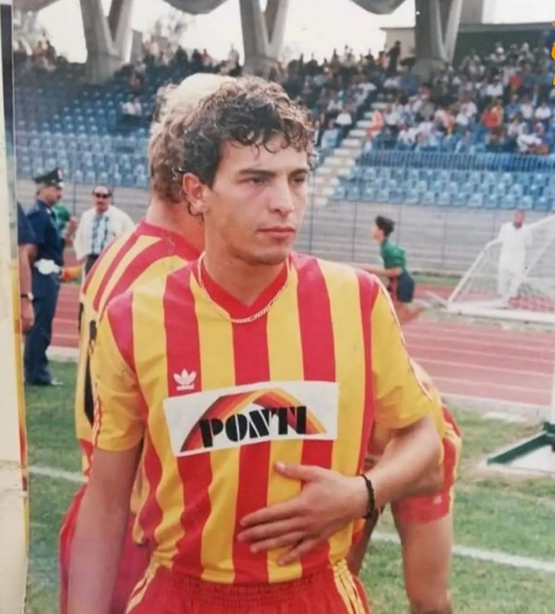LecceArchive908's tweet photo. Un giovanissimo Francesco “Checco” Moriero al suo esordio 1987 #UsLecce #LecceArchive https://t.co/OoqrWy425F