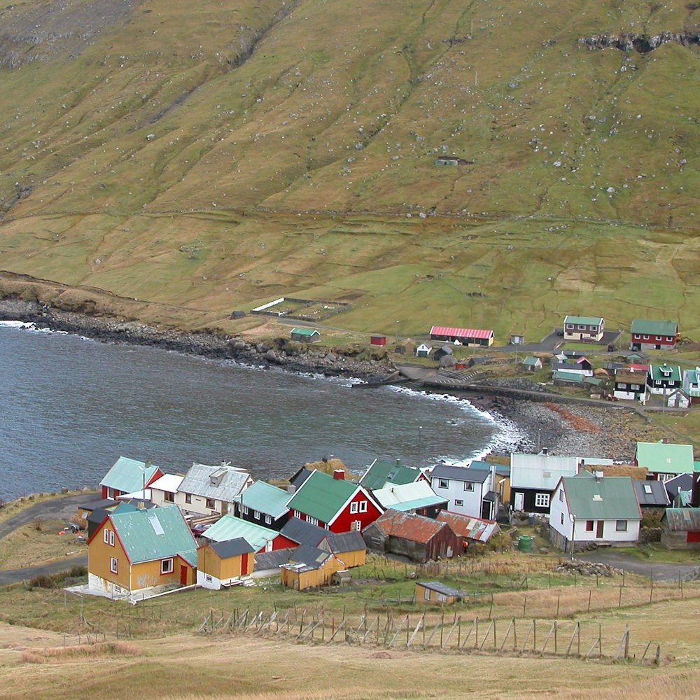 This Village Is About to Lose the Sun for the Winter

Elduvík lies at the end of a long valley surrounded by steep mountains, creating a dramatic seasonal chang