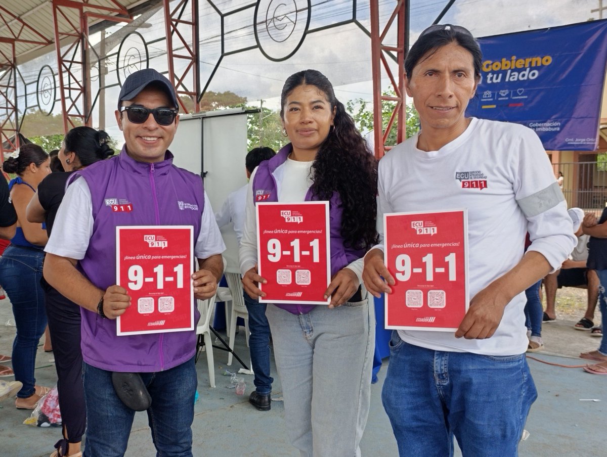ecu911Ibarra's tweet photo. 📍#Cotacachi | El equipo técnico de la Coordinación Zonal 1 del @ECU911_ colocó señalética oficial de la #LíneaÚnicaParaEmergencias 9-1-1 en locales comerciales del recinto Las Golondrinas, como parte de las acciones de socialización y acercamiento de los servicios del #ECU911 a la comunidad.

📢 Esta señalética fortalece el conocimiento del 9-1-1 y facilita que habitantes y visitantes identifiquen el canal oficial para solicitar atención.