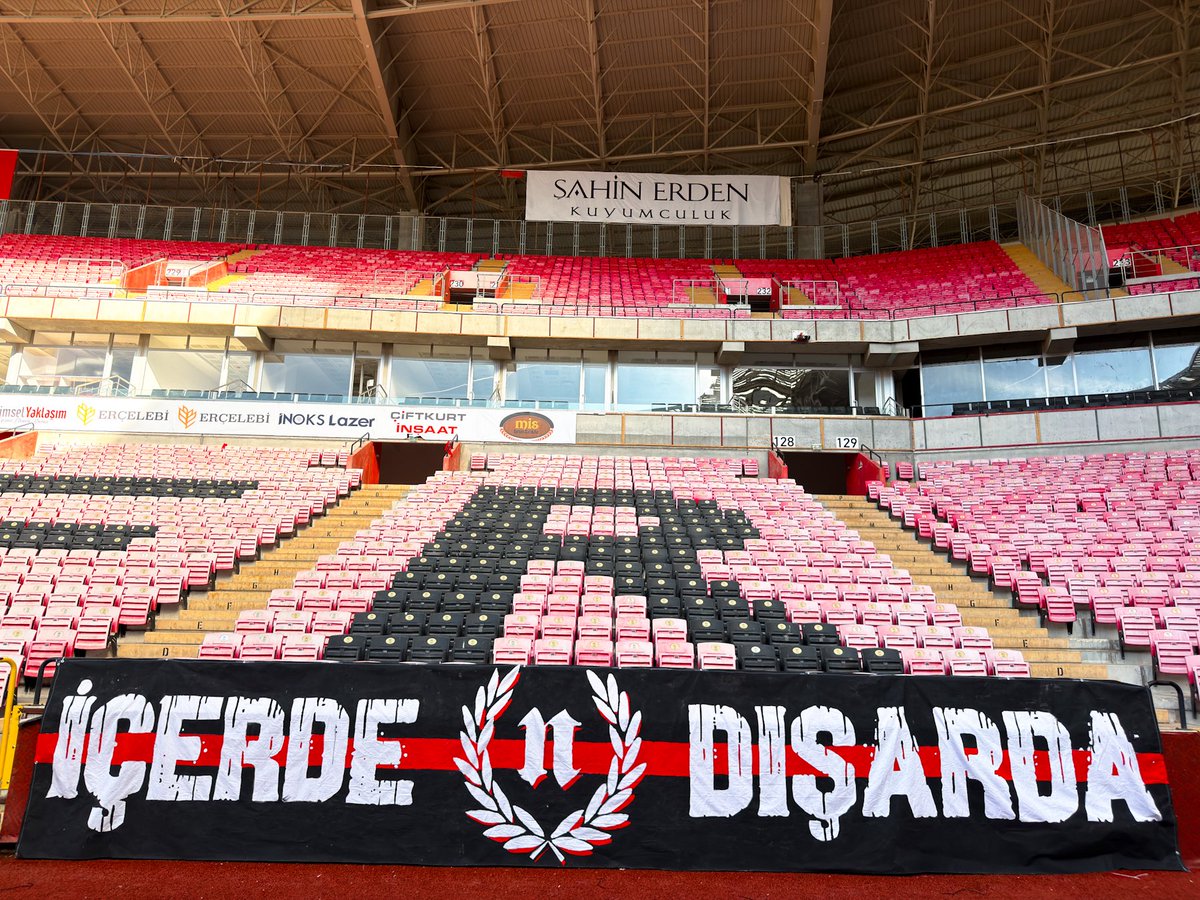 nefergrubu's tweet photo. Yeni sezon set pankartlarımız sizlerle!

El emeğiyle hazırladığımız pankartlarımızı, yıllardır sürdürdüğümüz bu geleneği aynı ruh ve heyecanla yaşatmaya devam ediyoruz. https://t.co/bLZTa2MisF