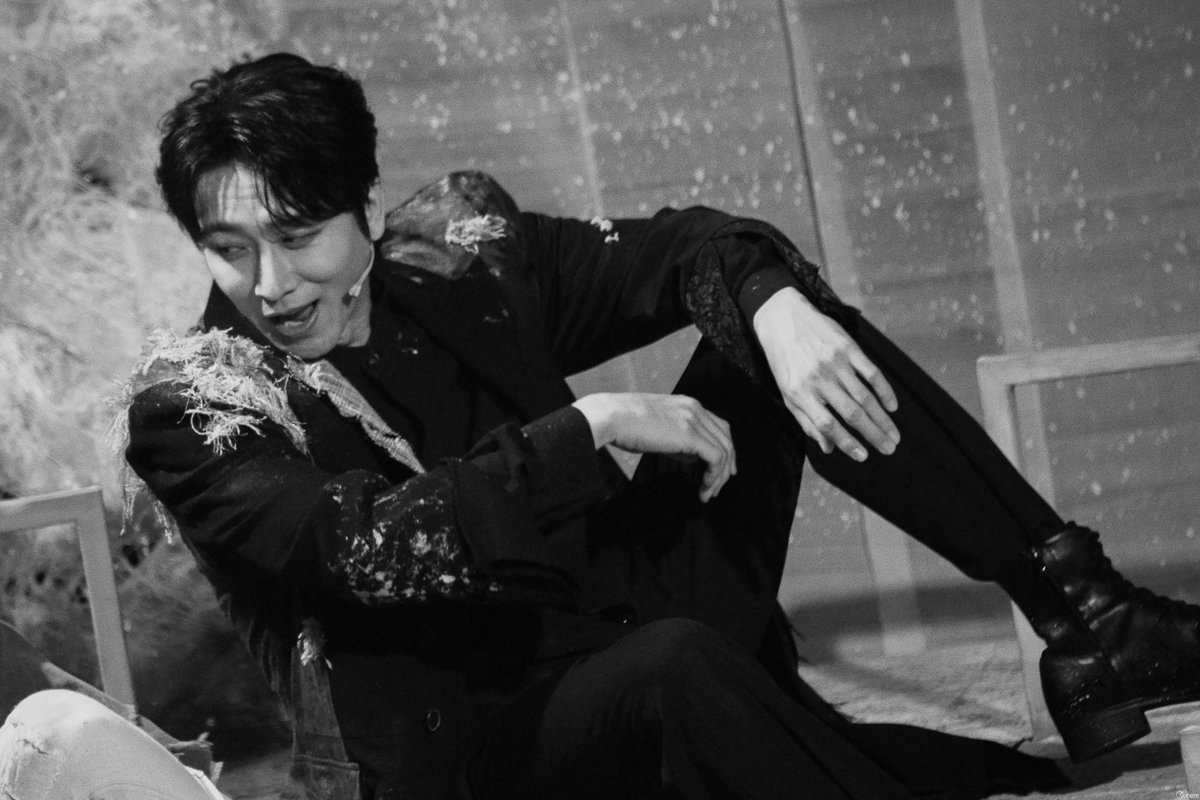 celeste_venere's tweet photo. 260924 뮤지컬 <죽음에 관하여> 낮
스페셜 커튼콜 : 숫자의 끝

신 #성태준 https://t.co/NNBpm1ZFqx