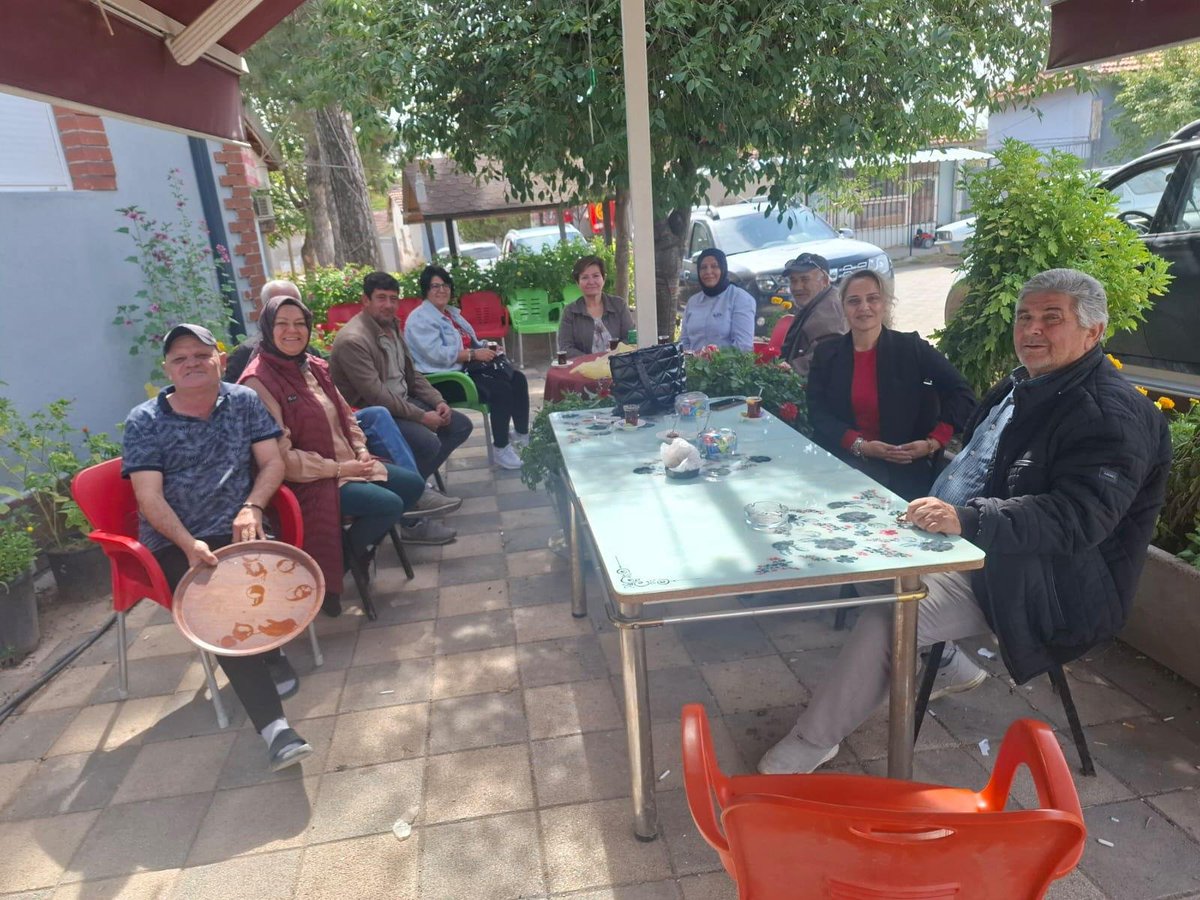 akkadinopazari's tweet photo. 📍 Türkmentokat Mahallesi

İlçe Kadın Kolları Yürütme Kurulu Üyelerimiz ile saha çalışmaları kapsamında hane ziyaretleri gerçekleştirdik

Abdullah Semih Karaca ve Mahmut Çetin kardeşlerimiz ile çay içerken mahalle sakinlerimiz ile istek ve taleplerini paylaşma fırsatı bulduk https://t.co/mQ9hYCZNu1