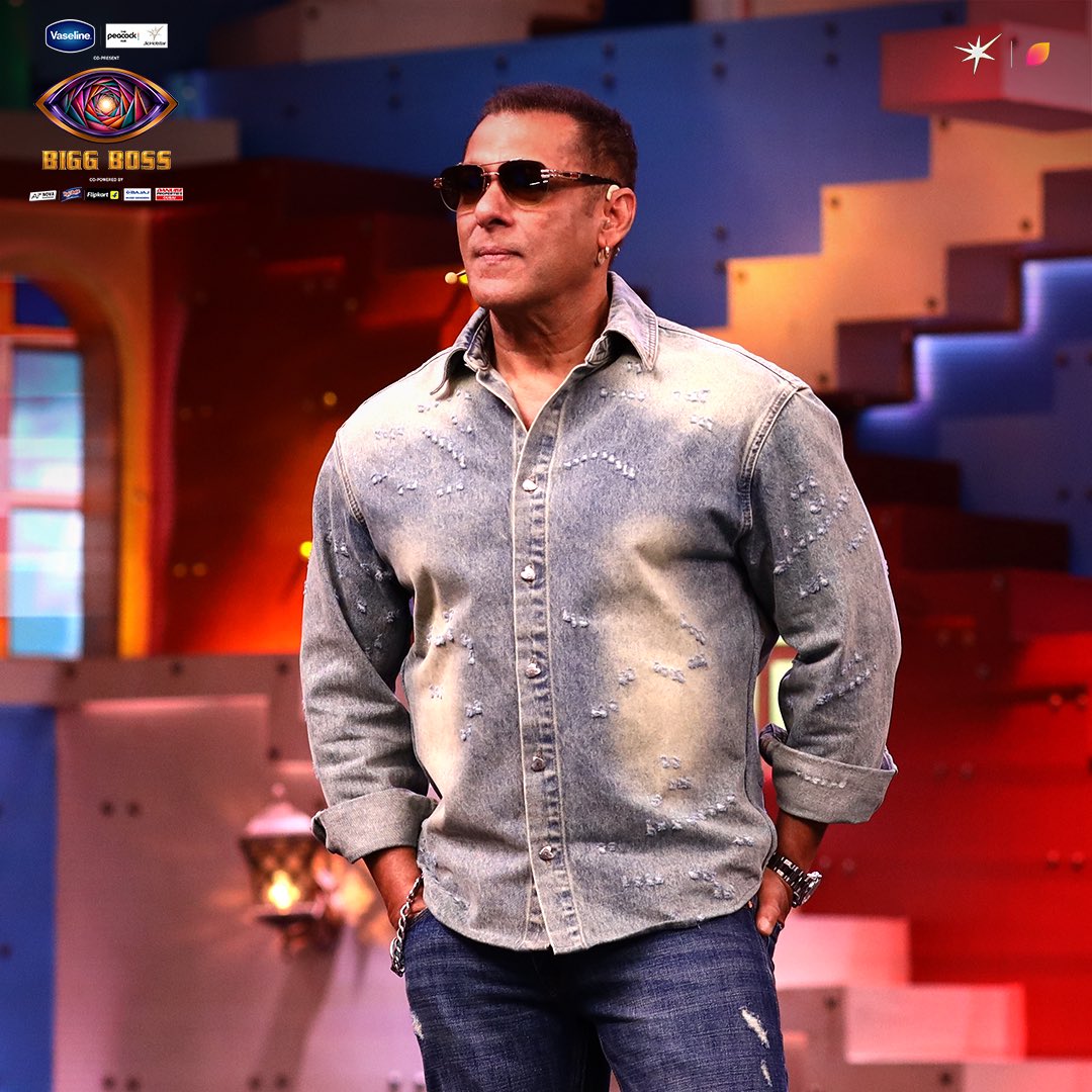 HotstarReality's tweet photo. Gharwalon ke saath Hume bhi hai bhai se milne ka intezaar ❤️

Dekhiye #BiggBoss20 ka #WeekendKaVaar, aaj raat 9 baje @JioHotstar par aur 10:30 baje #colorstv par. 

#BiggBossOnJioHotstar https://t.co/ejT7tcbido