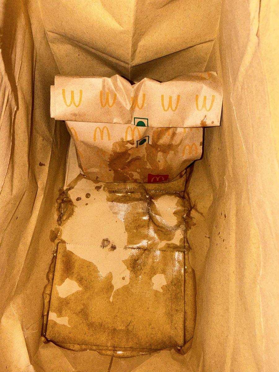 sonudaredevil3's tweet photo. @mcdonaldsindia @McDonalds total spillage of orders..no packaging done yet you charge for the same..shame on you @zomatocare @zomato https://t.co/pI2e0qmWcu