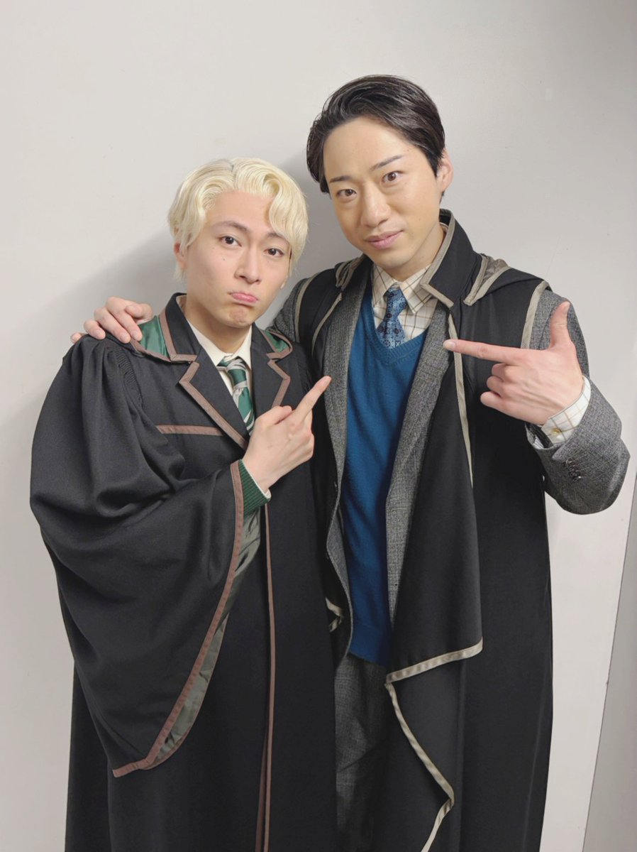 kbkzs's tweet photo. 日付変わって昨日、昼夜2回公演に出演でした🪄
ご来場の皆様、ありがとうございました🙇🏻

昼公演ご一緒だった慎也さんドラコパパ。気品と気迫に痺れまくっています。偉大なパパです。

そして夜公演で最後のご一緒だった加茂のアニキ。さみしい。最後までご無事で。またね！
#ハリポタ舞台
#呪いの子 https://t.co/JJzzDPo5Dg