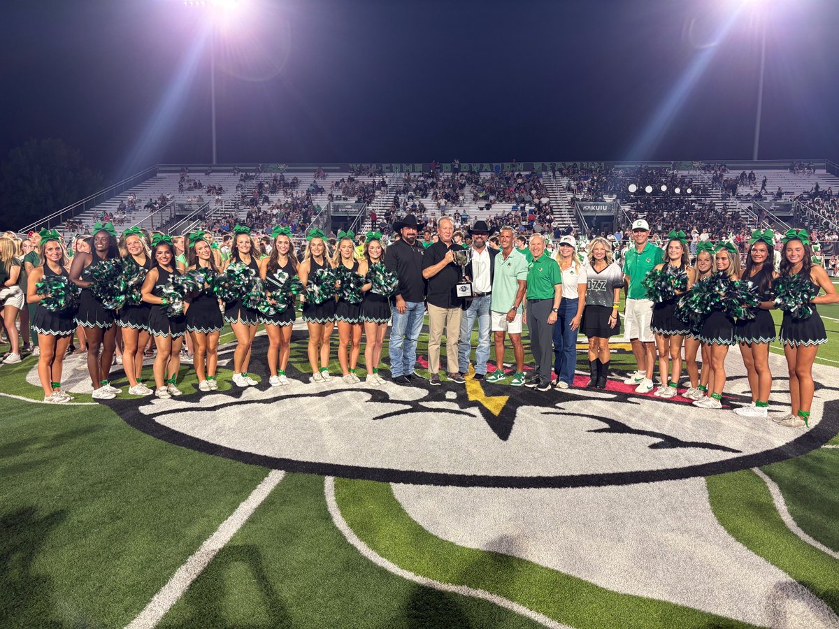 uiltexas's tweet photo. 🏆 The trophy has officially arrived in Southlake!

UIL was proud to present Southlake Carroll with its 2025–26 Conference 6A Lone Star Cup trophy, celebrating the Dragons’ 10th overall title. 👏

Congratulations, Dragons! 🐉

@TXFBinsurance https://t.co/PypgSHhdKr