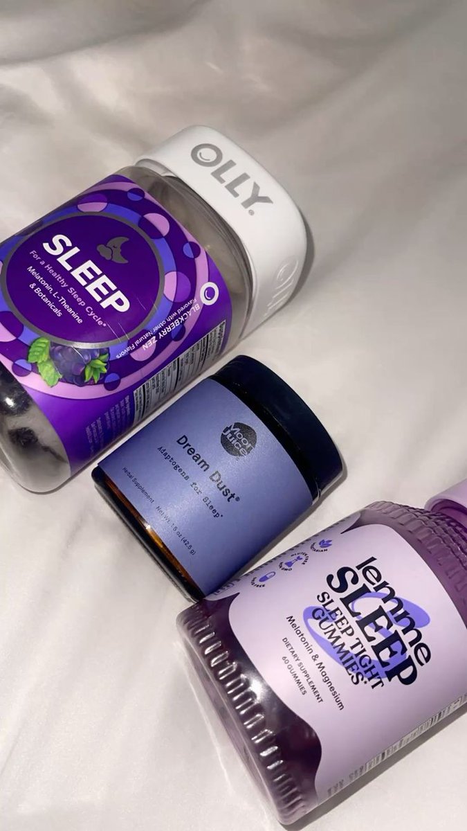Shionxsama's tweet photo. @KalaaSama OHHHH justru itu lebih bagus!!! Melatonin bentuknya biasanya gummies, bisa rasa apel, jeruk, anggur.... mcm mcm bs juga dimam sama ecim 🤗😋😋😋

.....Iyh aku ke sini sendiri Kala-chan, disuruh jalan-jalan biar nggak mendam di kamar. 🥀🥀🥀🥀Cuacanya di sini bagus, ya? https://t.co/m0PiMaPMs5