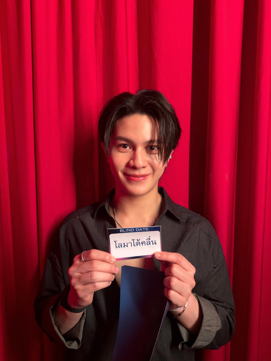 valcrazyforWE's tweet photo. EST TALING A PIC OF HIS PRECIOUS PUPPY IN A BLIND DATE 😳

🦈: Famous influencer came to the Blind Date event waa.
🎸(on the paper) Surfing Dolphin

#YouManiacSeriesEP5 https://t.co/WtW2xztukJ