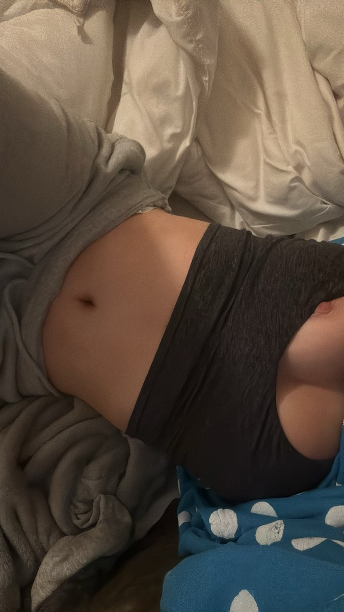 bria_110's tweet photo. my tits look great today if anyone was wondering https://t.co/AOKAJOcJtk