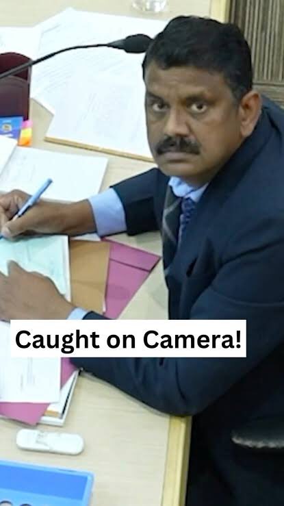 ReubenS70963487's tweet photo. @NewspressX Absolutely not ! 
Saajha toh Hai - Trust is only as much as one could Trust the Chandigarh mayor poll presuding traitor - who was caught on camera selling his soul for BJP. 
Much like the rest of his ilk who support  Gyanesh after A1&amp;A2 corporate ethics https://t.co/1IsRXIKhxM