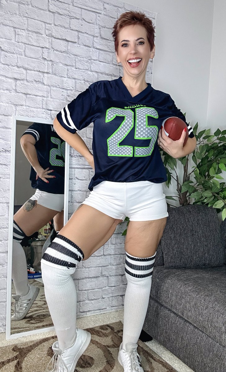 rubylynnexoxo's tweet photo. The @Commanders don't even have a chance against my @Seahawks tomorrow! I said what I said...agree? https://t.co/xaVQSA1Hu3
