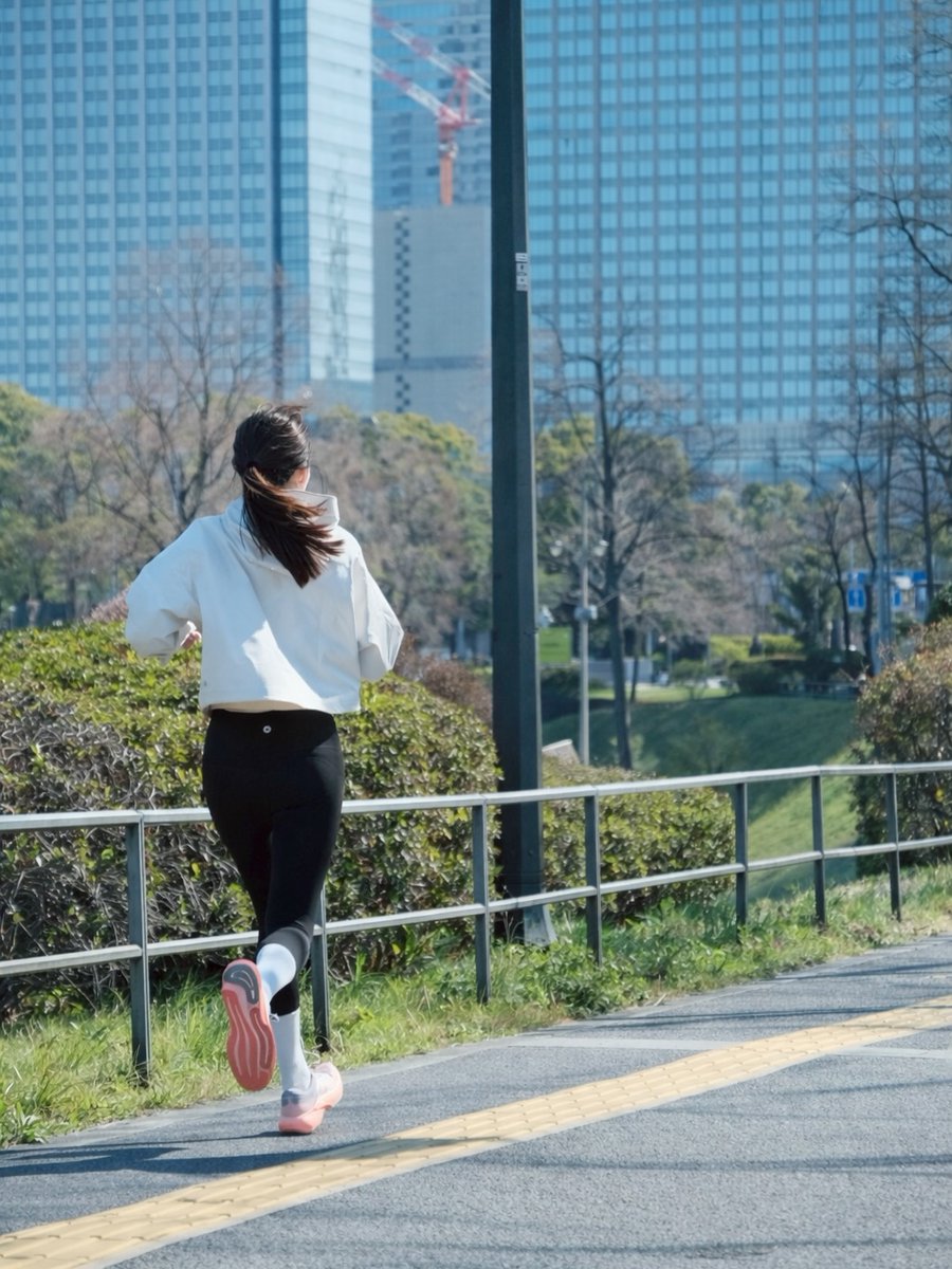 lXDmOJqugqECt0C's tweet photo. 皇居ラン🏃‍♀️‍➡️
前日ゴルフで花粉を吸いまくってしまい、朝起きても顔面が辛かったけど、やっぱり走ったら気持ちいい！
1周全力で頑張ったからキロ5分切れてると思っていてちょっと悔しい🥹
#ランニング #ランニング女子 #皇居ラン #runforfun #runninglife https://t.co/1hZhtDzUIr