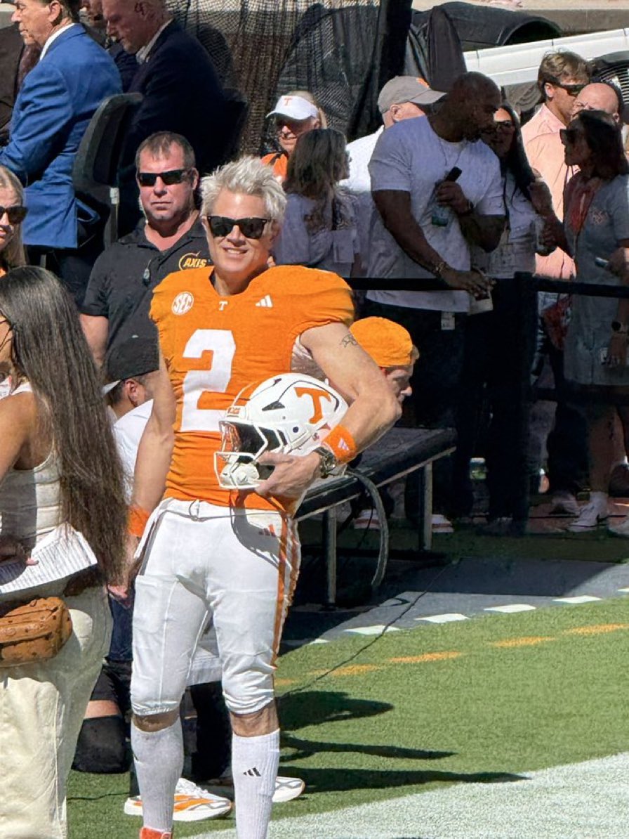 PalmTalksSports's tweet photo. Johnny Knoxville has to be a top 5 dude ever https://t.co/5hMlUohkqJ