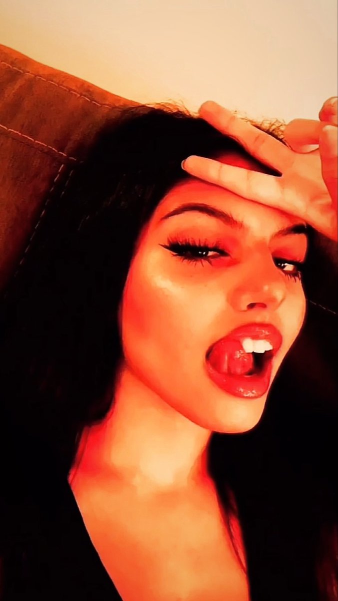 Thatgurllathiii's tweet photo. Throwback to teenage huda✨😍 https://t.co/pljePrfame