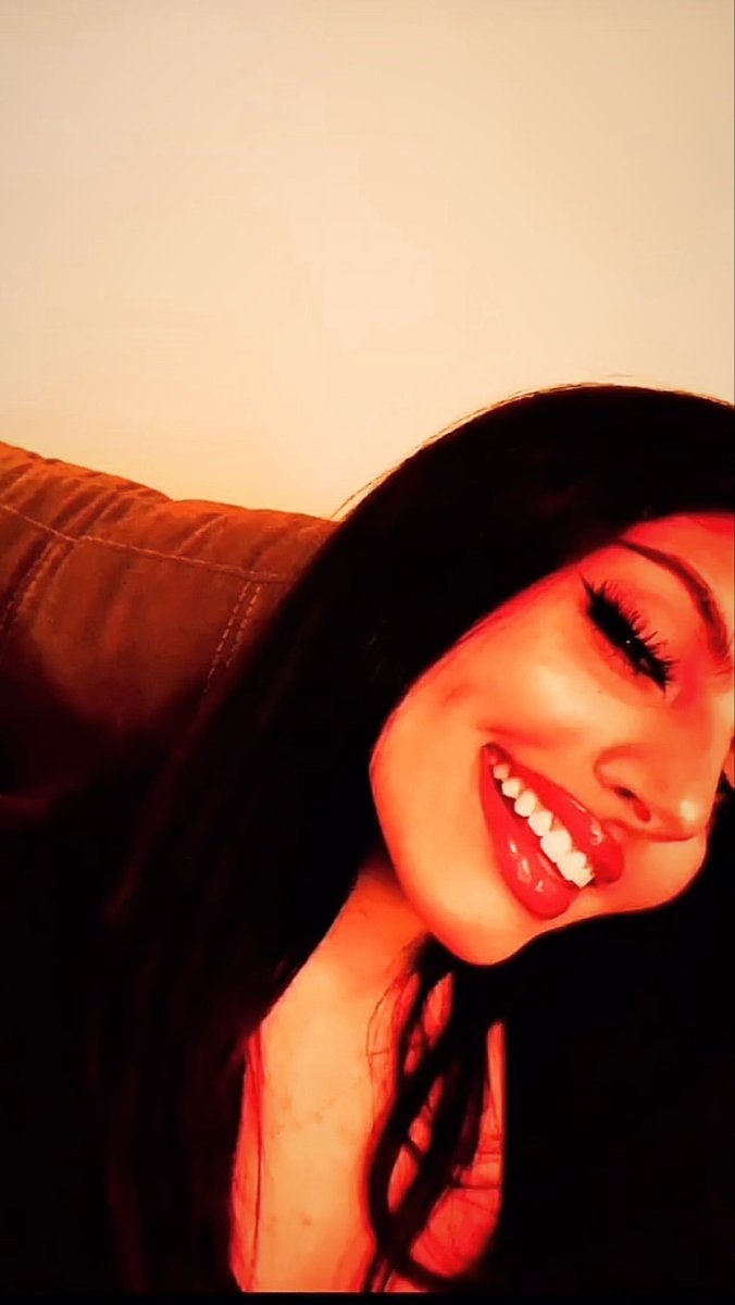 Thatgurllathiii's tweet photo. Throwback to teenage huda✨😍 https://t.co/pljePrfame