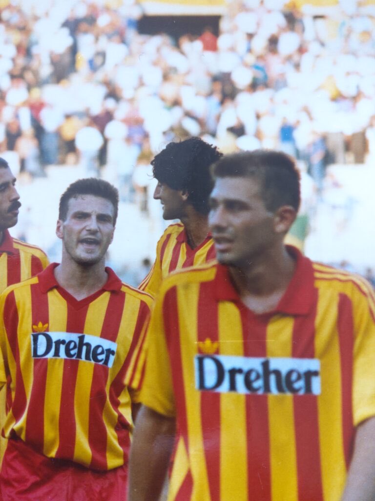 LecceArchive908's tweet photo. Antonio Conte e Luigi Garzya - Lecce 1990-1991 #UsLecce #LecceArchive https://t.co/A8nhtNcJHy