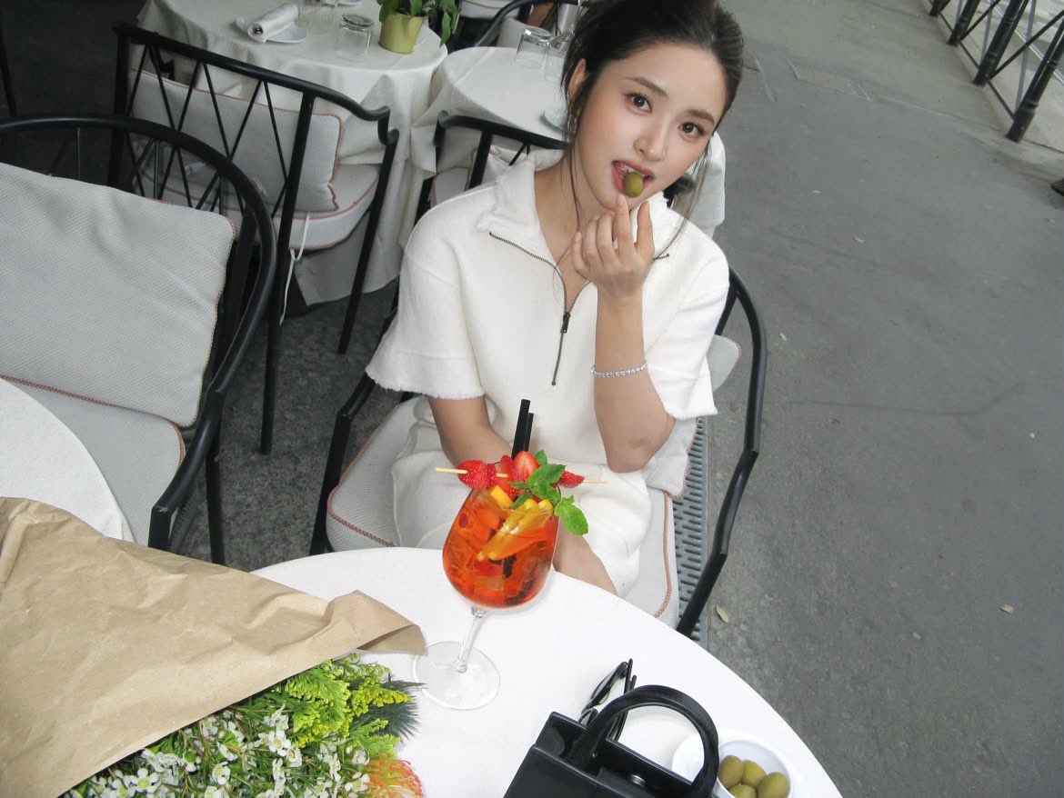 archiveshenyue's tweet photo. Shen Yue in Milan Streets 🇮🇹

#ShenYue #沈月 #MilanFashionWeek https://t.co/ZHS87InNk3