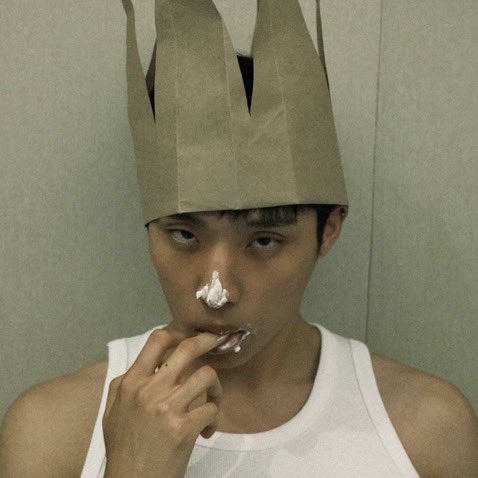 seoblebee's tweet photo. what the fuck is 🥺 use your words i don’t speak bottom https://t.co/3w4l4sTtrP