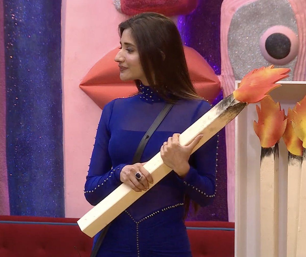 beingrachit_'s tweet photo. princess barbie from la la land is here with 0.0001 sec of her screentime n with zero stands repeating gullu's lines
#BiggBoss20 https://t.co/sVTUTBnmAP