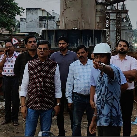 PWD_Odisha's tweet photo. Major infrastructure boost underway for Berhampur! 

Works Secretary, Odisha, Sri Sanjay Kumar Singh, IAS, recently conducted a site visit to review the Berhampur Ring Road project in Ganjam district. 
🔹 Leadership On-Site: Key R&B officers along with the CCE Southern Circle, SE Ganjam, and field engineers were present to monitor progress.   
🔹 Directive: Clear instructions issued to mobilize extra manpower, machinery, and resources to accelerate work without compromising on quality.  
🔹Target Completion: End of March 2027.  

Better connectivity and smoother transit for Berhampur are on the horizon!
@PrithivirajBJP