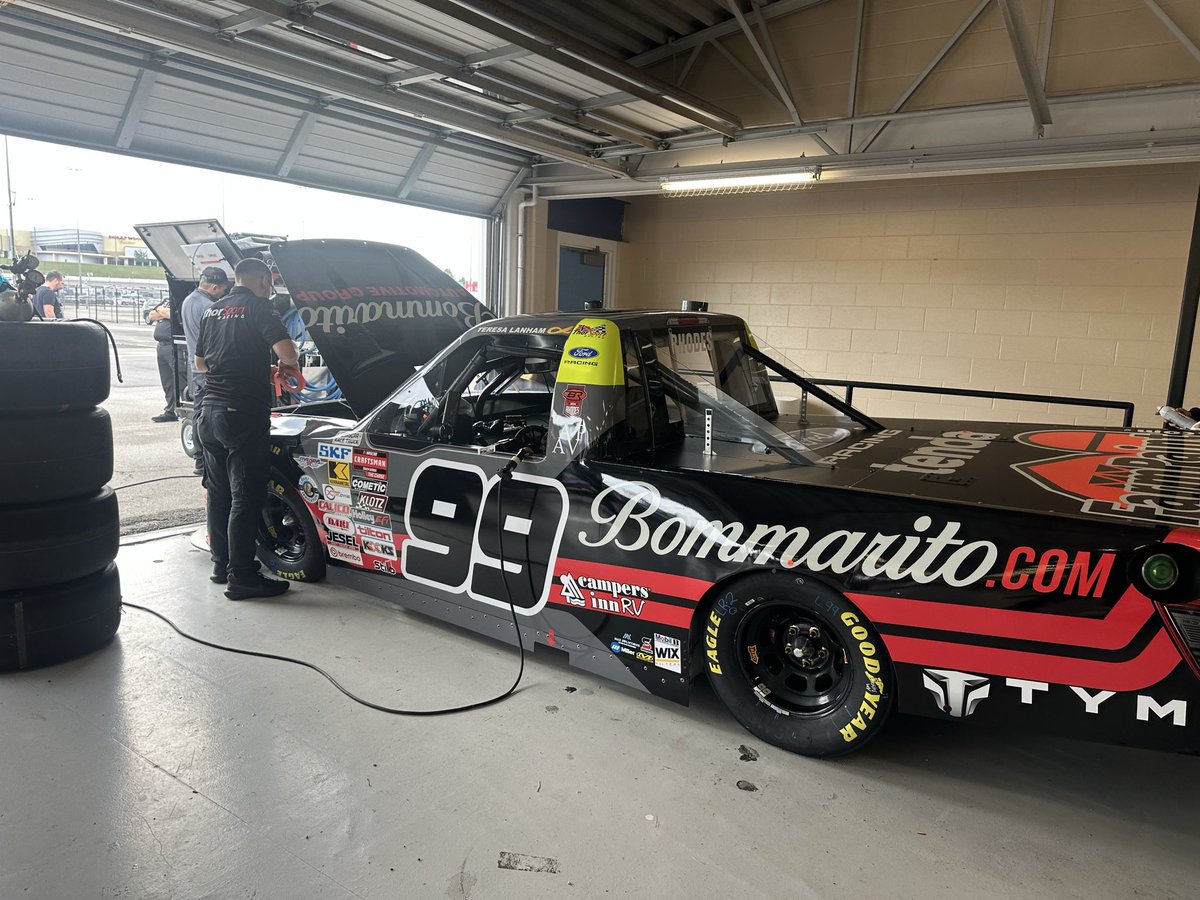 benrhodes's tweet photo. It’s raceday here at @kansasspeedway! 

We have a few final adjustments before heading to the grid.

Qualifying was rained out so we start 11th today. https://t.co/EAmCgK5OkM
