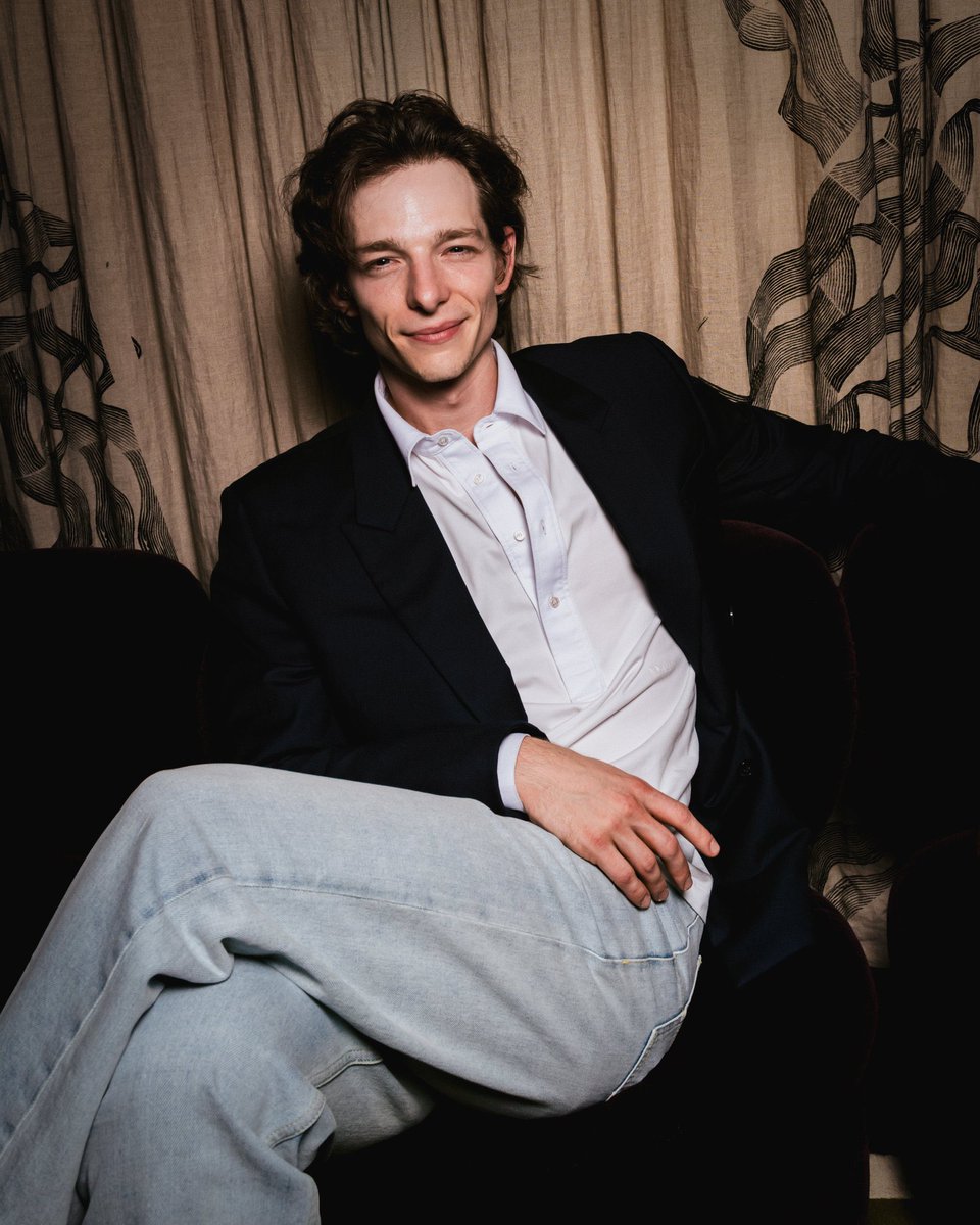 _filmcrave's tweet photo. Mike Faist for ‘EAST OF EDEN’ press. 📷 https://t.co/uTDY1vue53