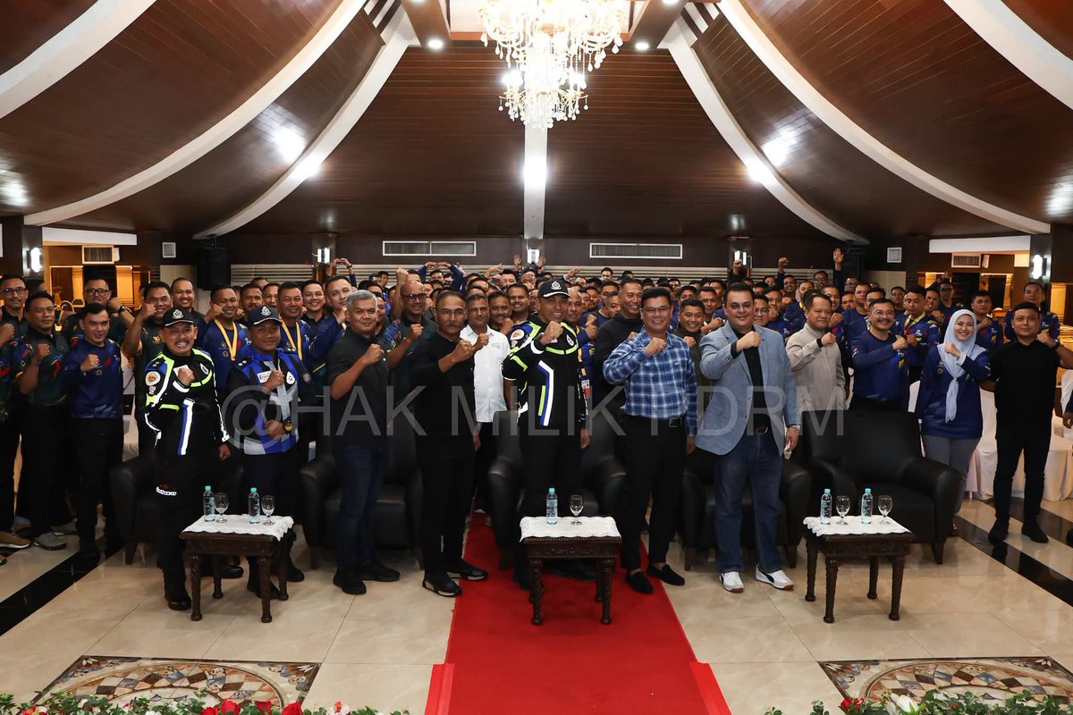 PDRMsia's tweet photo. LTdL 2026: PENGARAH JSPT TEKANKAN KESIAPSIAGAAN, KESELAMATAN DAN KELANCARAN TRAFIK

Bacaan lanjut menerusi pautan berikut, 
https://t.co/QaT2hgiMzH https://t.co/mVYNF0U27o