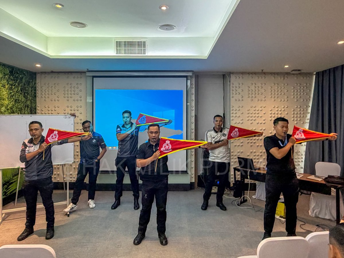 PDRMsia's tweet photo. LTdL 2026: PENGARAH JSPT TEKANKAN KESIAPSIAGAAN, KESELAMATAN DAN KELANCARAN TRAFIK

Bacaan lanjut menerusi pautan berikut, 
https://t.co/QaT2hgiMzH https://t.co/mVYNF0U27o